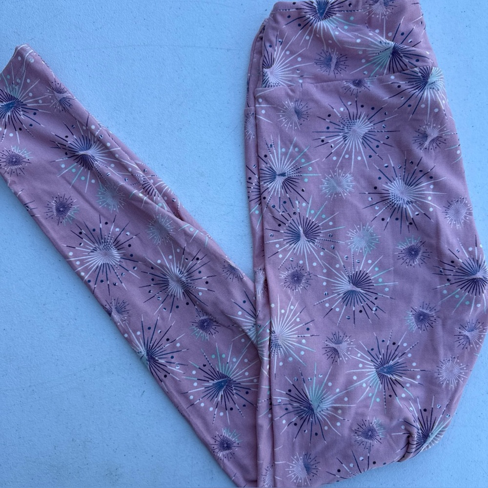 NWOT LuLaRoe OS One Size Pink Firework Leggings